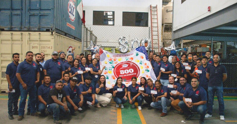 Equipo de seil rigging en celebración 800 dias